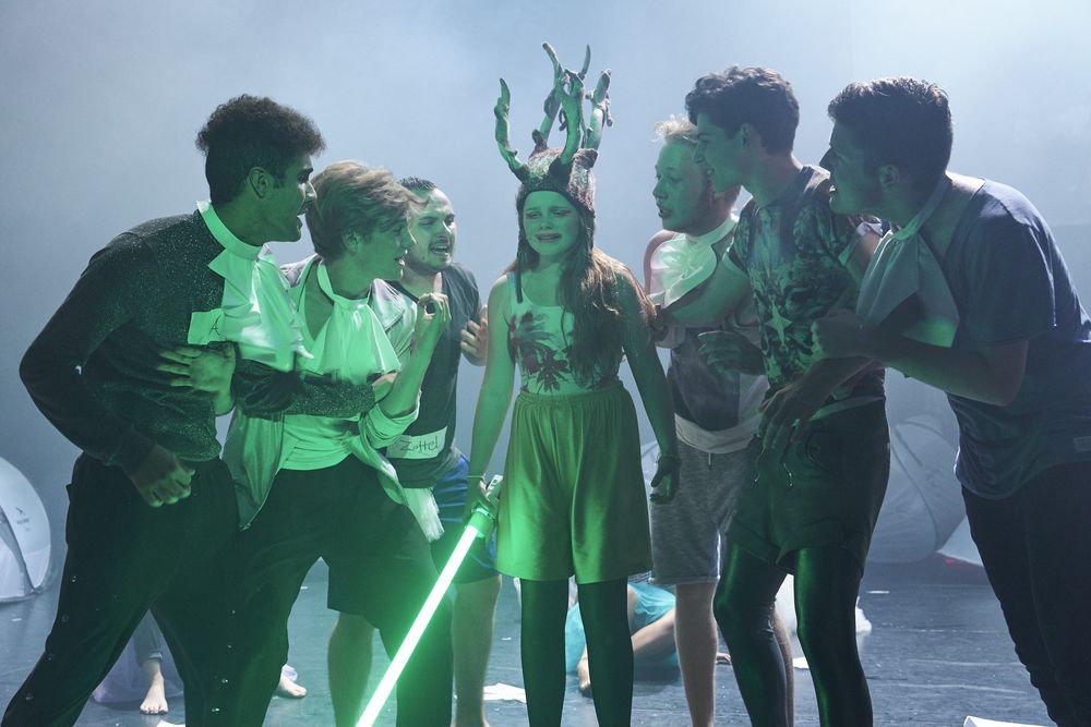 "Ein Sommernachtstraum" im Schauspielhaus - Das Ende einer Erfolgsgeschichte Ali Dilekci, Richard Kreutz, Kevin Galla, Svea Hammarlund, Jan-Niklas Faßbender, Orlando Lenzen, Marvin Wittiber - Foto: Matthias Horn