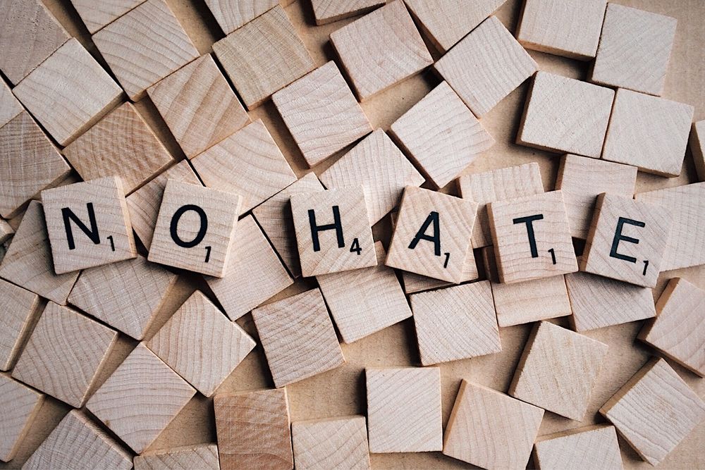 Hate Speech, der Hass im Netz Das Internet wird als eine Plattform wahrgenommen, wo man seinen Hass frei ausleben kann. (Foto: pixabay)