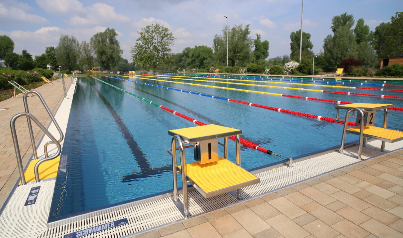 Das 50-Meter-Edelstahlbecken des Strandbads (Foto: Landeshauptstadt Düsseldorf/Ingo Lammert)