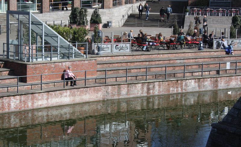 Aus der Altstadt führt eine Treppe zum Hafenbecken hin (youpod)