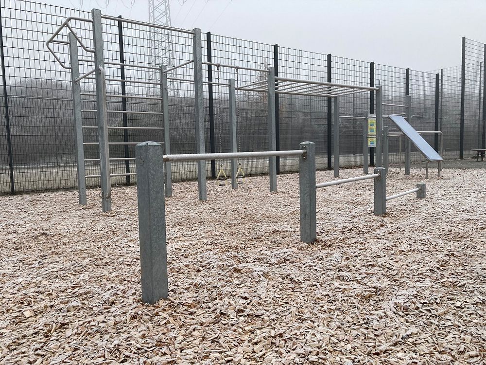 In dem Parcours kannst du Rücken, Arme und den Bauch trainieren. (Foto: Landeshauptstadt Düsseldorf/Gartenamt)