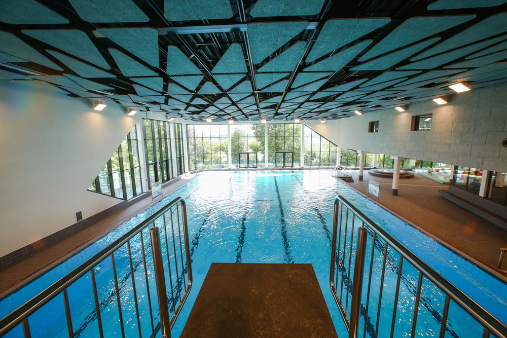 Blick in das neue Hallenbad "Rheinblick 741": Das ist das 25-Meter-Becken.(Foto: Landeshauptstadt Düsseldorf/Melanie Zanin)