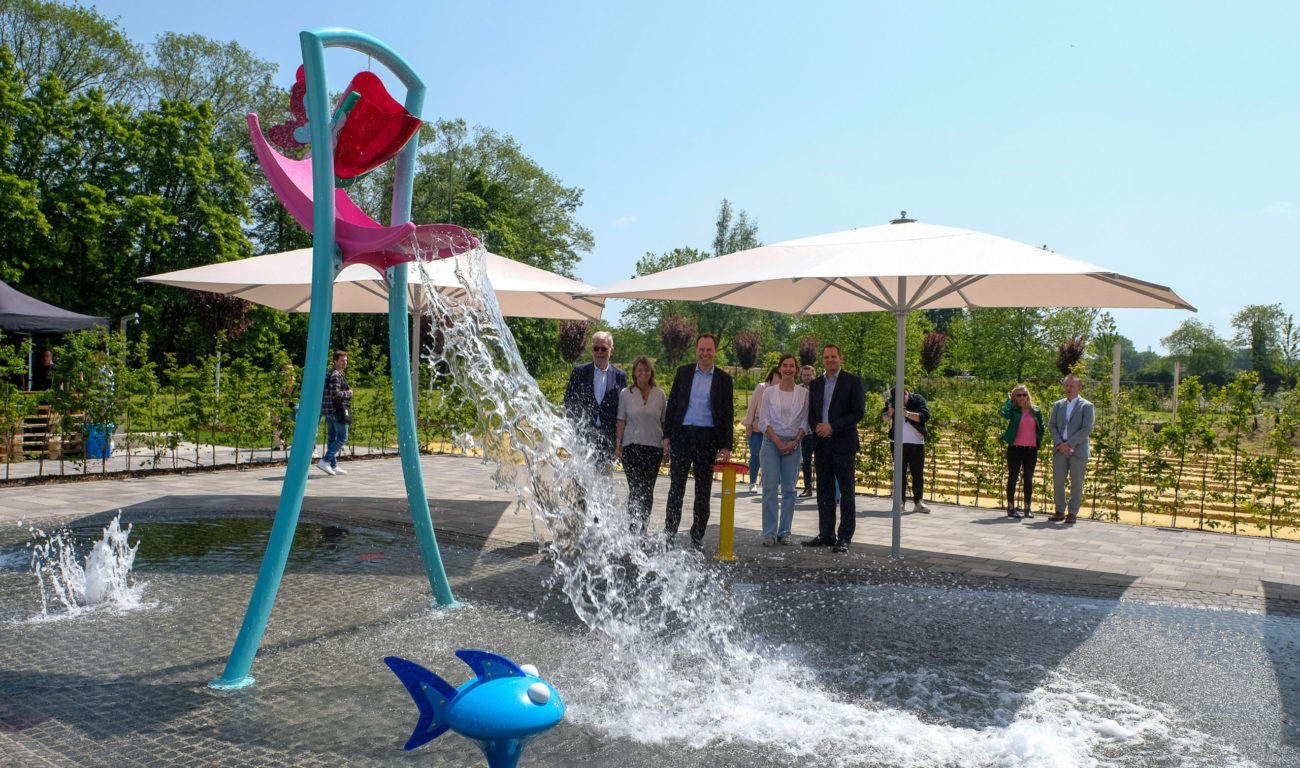 Der Kinderbereich mit seinen Wasserspielen ist eine der Attraktionen im Freibad. (Foto: Landeshauptstadt Düsseldorf/Uwe Schaffmeister)