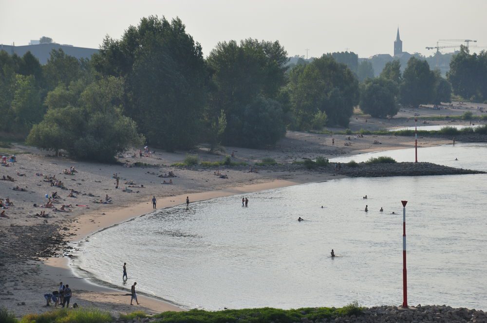 Der Paradiesstrand ist für viele Düsseldorfer der beliebste Ort um sich vom Stadtleben eine Auszeit zugönnen. (Marcus Kautz)