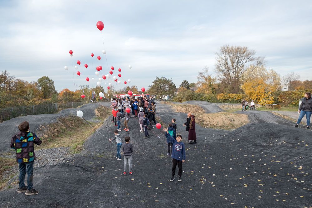 Zur Eröffnung des Dirtparks in Mörsenbroich stiegen Luftballons in den Himmel © Landeshauptstadt Düsseldorf/Uwe Schaffmeister