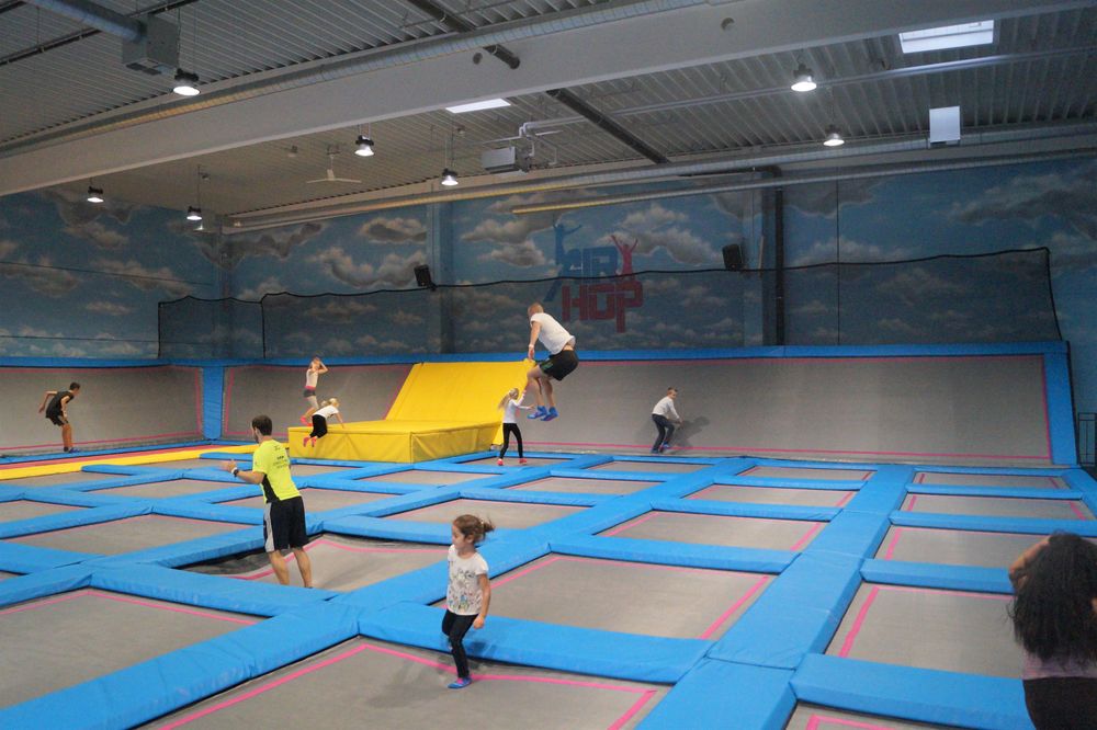 Maincourt mit vielen Trampolinen, auch an den Wänden (Foto: Justus B.) Maincourt mit vielen Trampolinen, auch an den Wänden (Foto: Justus B.)
