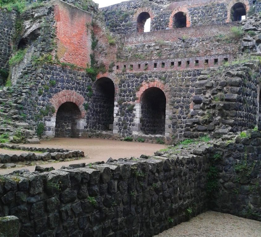 Eine besonders schöne Aussicht bekommst du auf dem Turm der Ruine. (youpod)