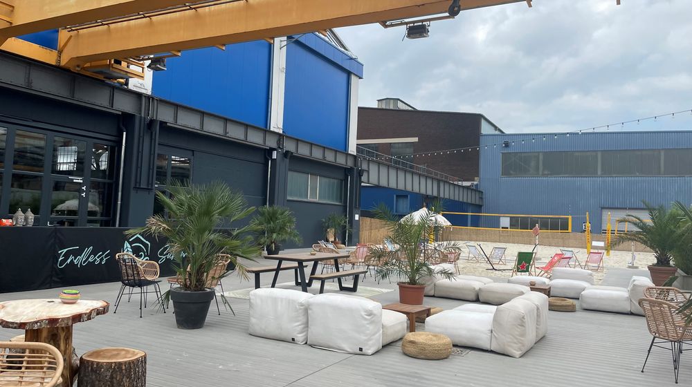 Im Außenbereich ist viel Platz zum Chillen. (Foto: youpod / Athina)