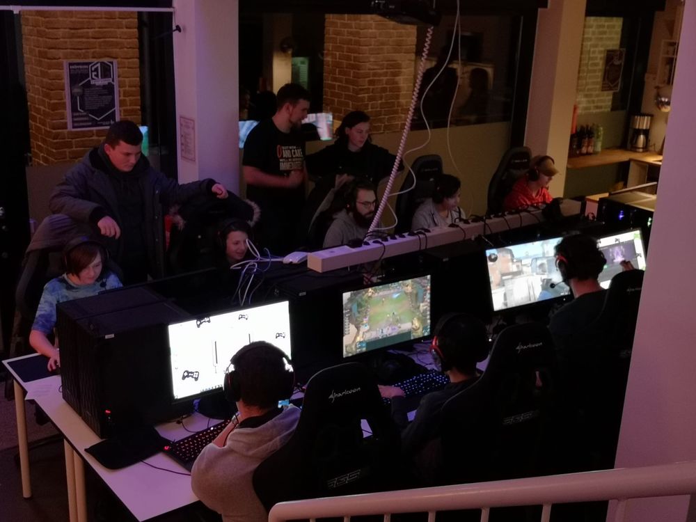 Im E-Sport-Jugendzentrum "GG" findet man viele Konsolen und Spiele. (Foto: ejd/Nils Davidovic)