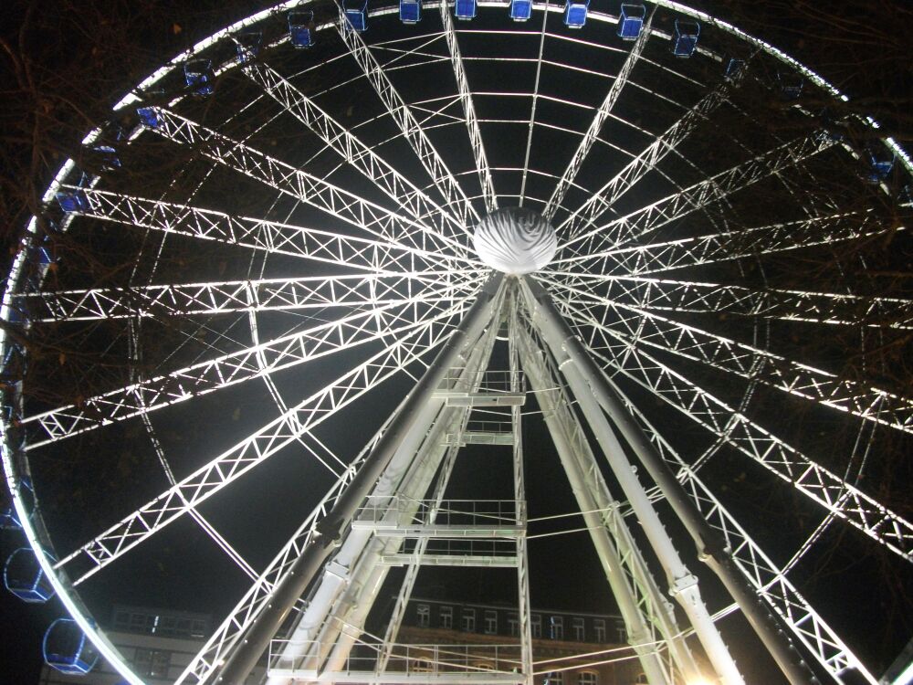 54 Meter hoch aber deutlich zu teuer: Das Riesenrad auf dem Burgplatz youpod
