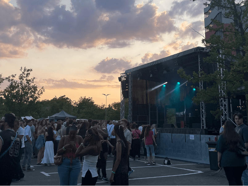 Sommerkult-Festival 2023 – Erlebnisbericht einer youpod-Reporterin Letzte Woche fand wieder das Sommerkult-Festival an der HHU statt. (Foto: Athina)