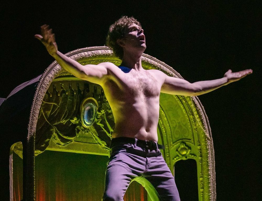 Schauspiel Duisburg startet Vorverkauf und blickt auf Spielzeitauftakt am 5. September Eigentlich als Highlight des THEATERTREFFENS im März geplant, kommt das Berliner Ensemble im Oktober doch noch mit "Panikherz" nach Duisburg. (Foto: Moritz Haase)