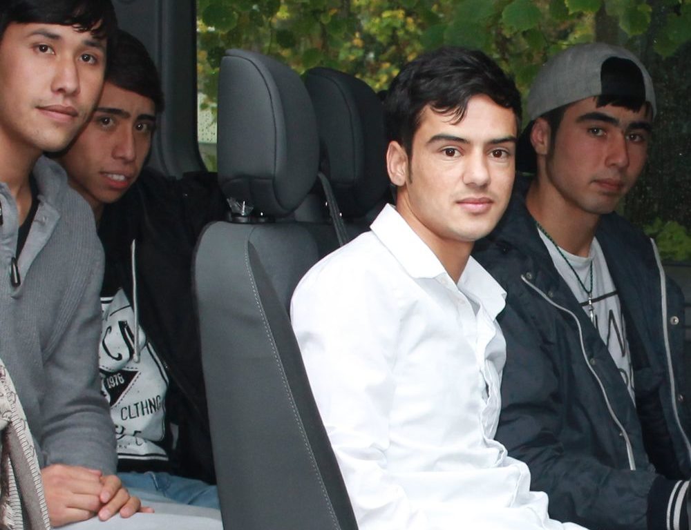 Die Hoffnung auf ein besseres Leben - So leben junge Flüchtlinge in Düsseldorf Jamshid, Murtaza, Javad und Mehdi aus der Wohngruppe für jugendliche Geflohene erkunden Düsseldorf. Foto: Jonathan