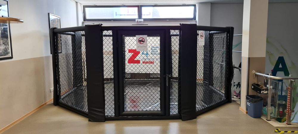 Neuer Boxring für euren Jugendtreff Z4 So sieht der neue Octagon-Ring im Jugendtreff Z4 in Reisholz aus. (Foto: Landeshauptstadt Düsseldorf/Jugendamt)