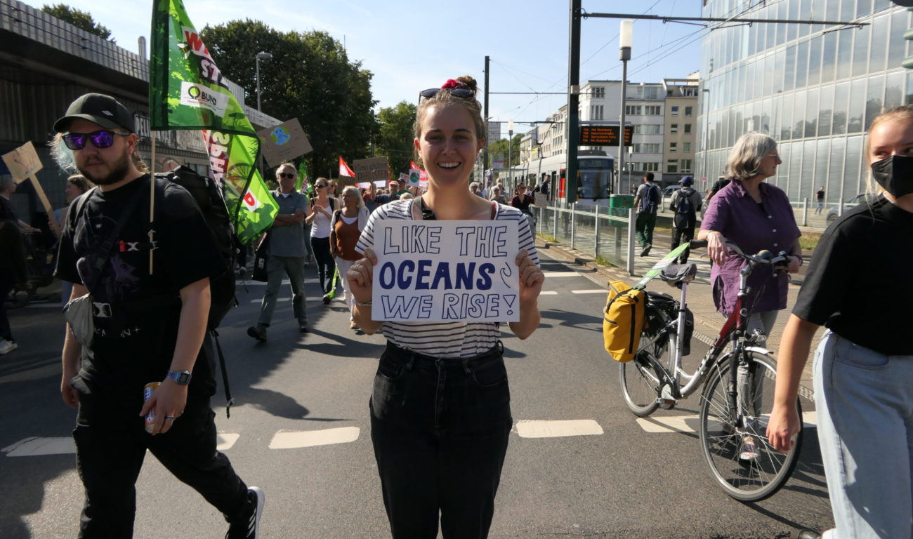 Demonstrieren für mehr Klimagerechtigkeit – Der 13. globale Klimastreik Demonstrieren für mehr Klimagerechtigkeit – Der 13. globale Klimastreik