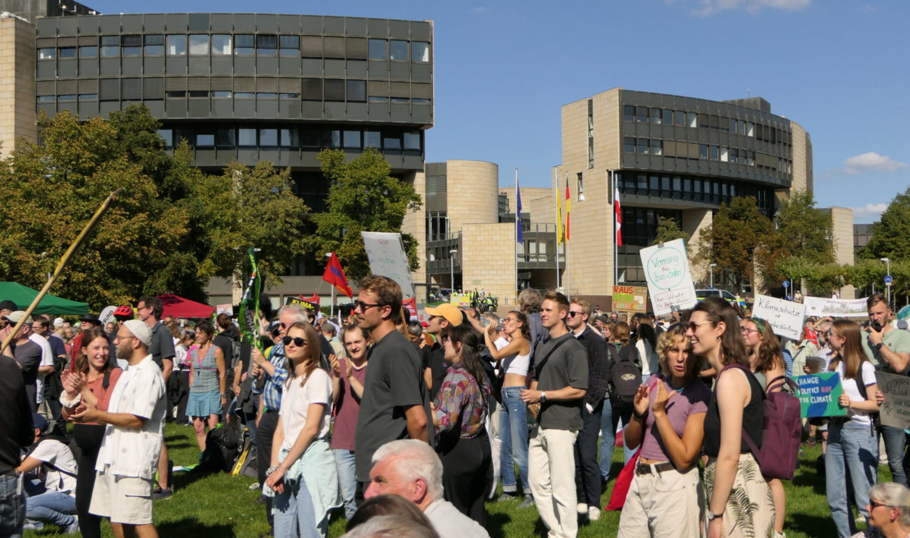 Die Kundgebung fand vor dem Landtag statt. (Foto: youpod) Die Kundgebung fand vor dem Landtag statt. (Foto: youpod)