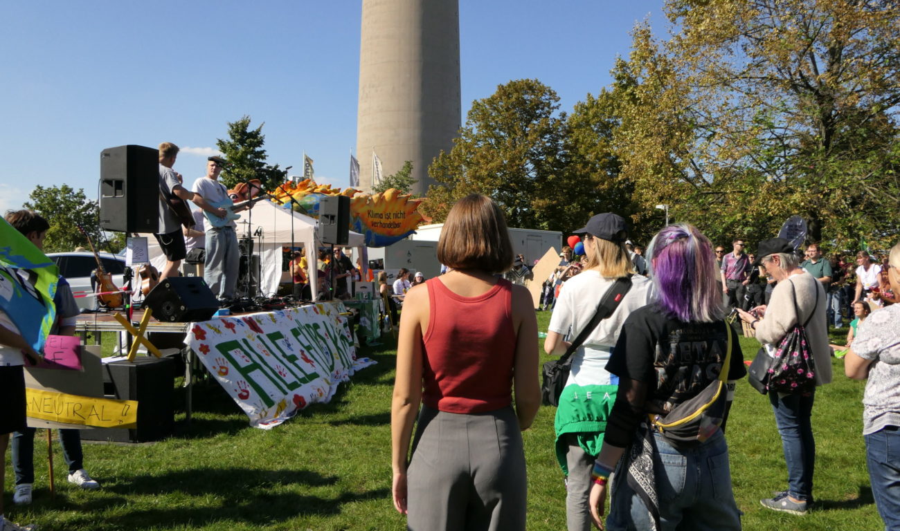 Die Kundgebung wurde mit Musik begleitet. (Foto: youpod) Die Kundgebung wurde mit Musik begleitet. (Foto: youpod)