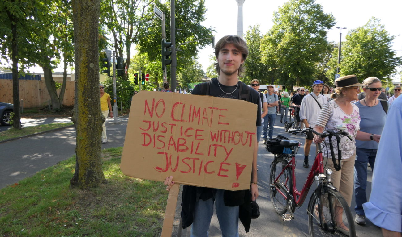 Aaron (20) findet, dass mehr Geld für den Klimaschutz in die Hand genommen werden sollte. (Foto: youpod) Aaron (20) findet, dass mehr Geld für den Klimaschutz in die Hand genommen werden sollte. (Foto: youpod)