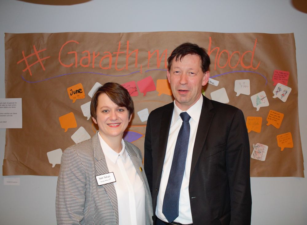 Einrichtungsleiterin Susan Baksai und Jugenddezernent Burkhard Hintzsche freuen sich auf die Ideen der jungen Garather*innen. (Foto: Youpod/Charlotte) Einrichtungsleiterin Susan Baksai und Jugenddezernent Burkhard Hintzsche freuen sich auf die Ideen der jungen Garather*innen. (Foto: Youpod/Charlotte)