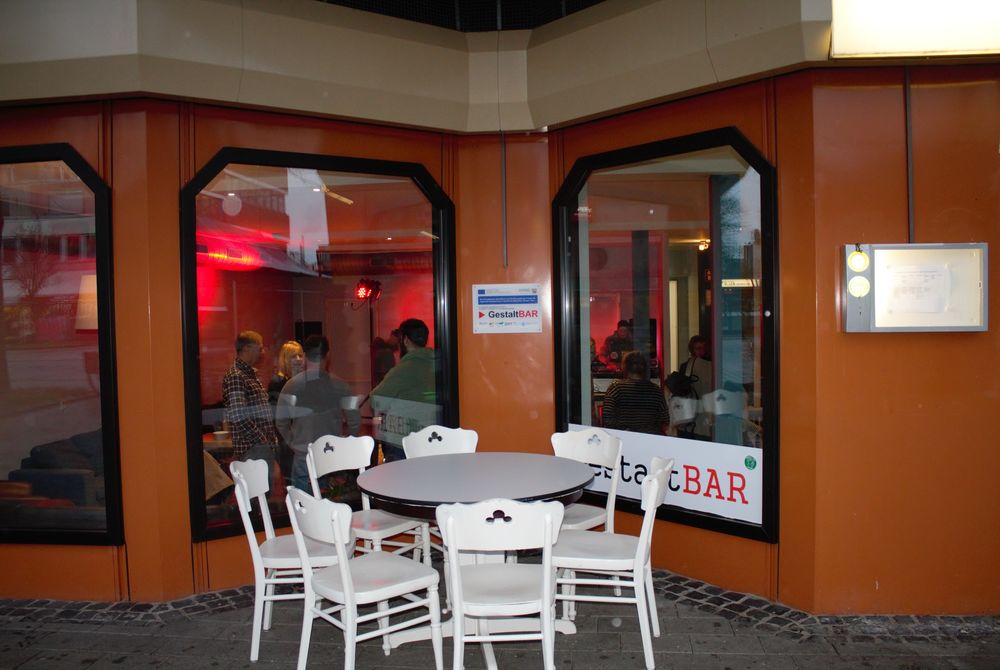 Auch eine kleiner Draußenbereich ist für Aktionen und Veranstaltungen nutzbar. (Foto: Youpod/Charlotte) Auch eine kleiner Draußenbereich ist für Aktionen und Veranstaltungen nutzbar. (Foto: Youpod/Charlotte)