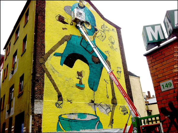 Für diese Bilder benötigen die Künstler neben Farben auch einen Kranwagen. 40Grad UrbanArt-Festival (Archiv: 2013) Für diese Bilder benötigen die Künstler neben Farben auch einen Kranwagen. 40Grad UrbanArt-Festival (Archiv: 2013)