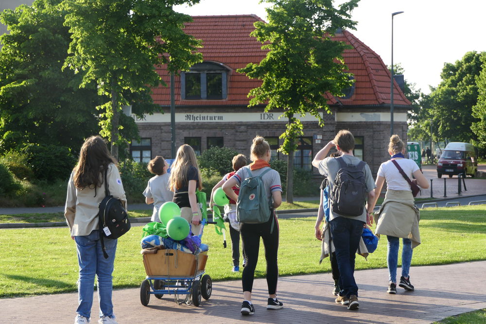 Lange Märsche gehören zu der Aktion dazu. Lange Märsche gehören zu der Aktion dazu.
