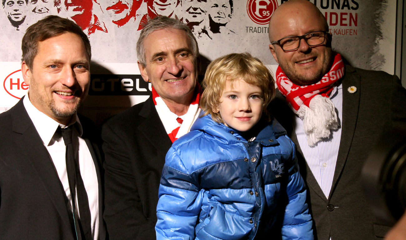Viele Legenden kommen im Film zu Wort, so auch Günther "Schädel" Thiele Lars Pape / Holger Schürmann Viele Legenden kommen im Film zu Wort, so auch Günther "Schädel" Thiele Lars Pape / Holger Schürmann