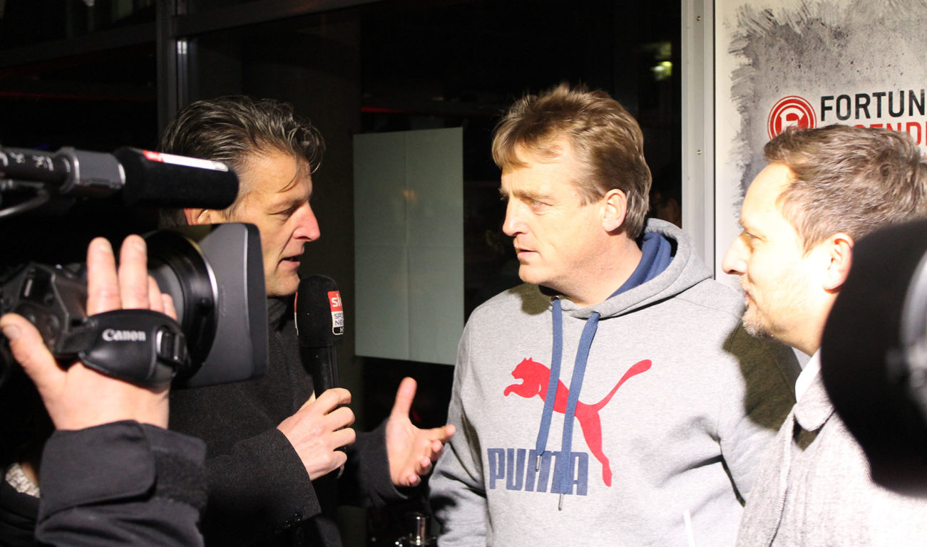 Viele Legenden kommen im Film zu Wort, so auch Günther "Schädel" Thiele Lars Pape / Holger Schürmann Viele Legenden kommen im Film zu Wort, so auch Günther "Schädel" Thiele Lars Pape / Holger Schürmann