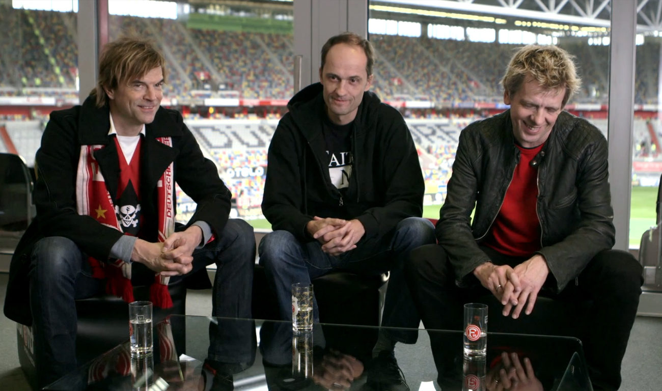 So kommen auch die Toten Hosen zu Wort, die aus der Umgebung der Fortuna kaum wegzudenken sind Lars Pape / Holger Schürmann So kommen auch die Toten Hosen zu Wort, die aus der Umgebung der Fortuna kaum wegzudenken sind Lars Pape / Holger Schürmann