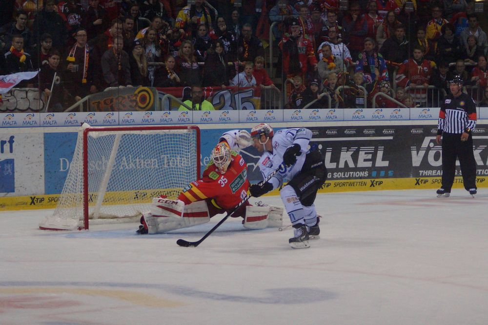 ... und lässt keinen Penalty durch!; Justus B. ... und lässt keinen Penalty durch!; Justus B.
