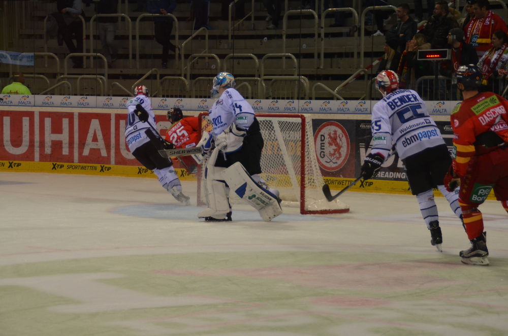Düsseldorf zeigt sich stark in der Overtime; Lara A. Düsseldorf zeigt sich stark in der Overtime; Lara A.
