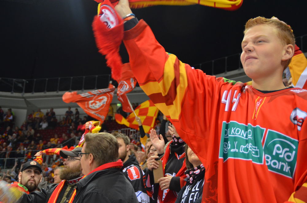 Jubel und Erleichterung; Lara A. Jubel und Erleichterung; Lara A.