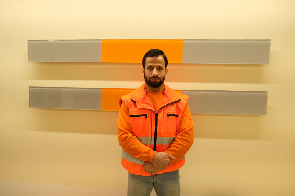Jacoub aus Syrien, er macht eine Ausbildung als Straßenbauer in Düsseldorf.  Foto von: youpod refugees Jacoub aus Syrien, er macht eine Ausbildung als Straßenbauer in Düsseldorf. Foto von: youpod refugees