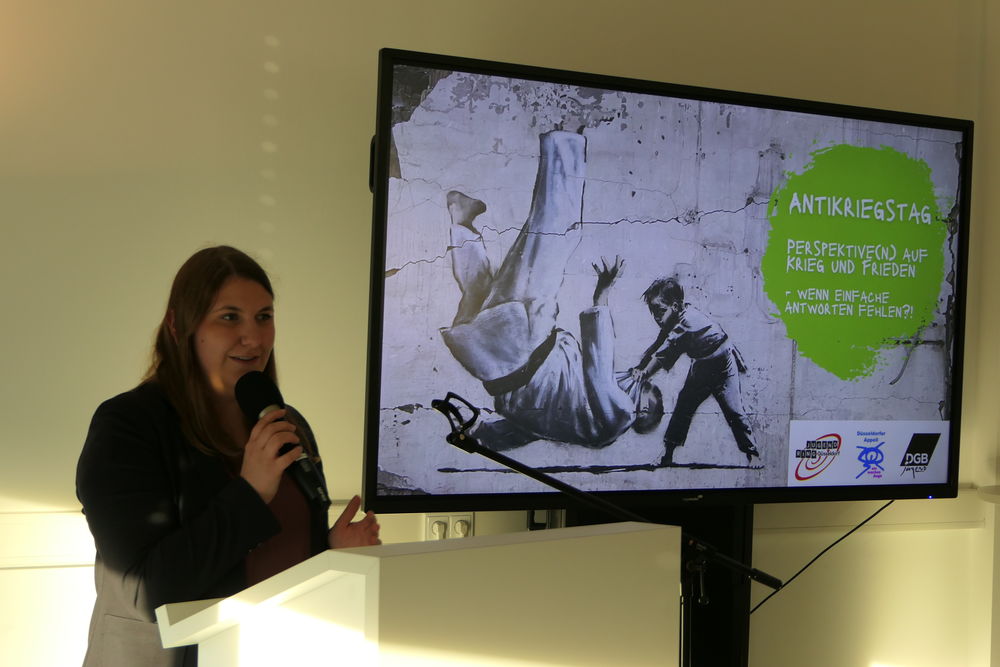 ... Gemeinsam mit Stella Rütten der DGB-Jugend. (Foto: youpod / Vivian)