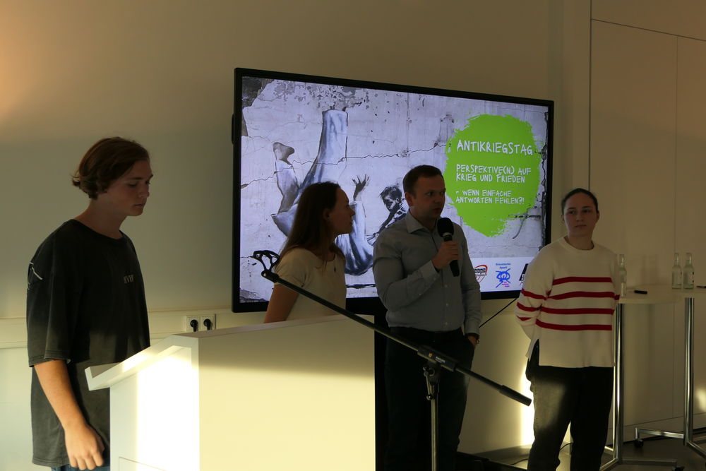 Die Ukraine-Hilfe stellte sich und ihre Hilfe für zwei geflüchtete Jugendliche vor. (Foto: youpod / Vivian)