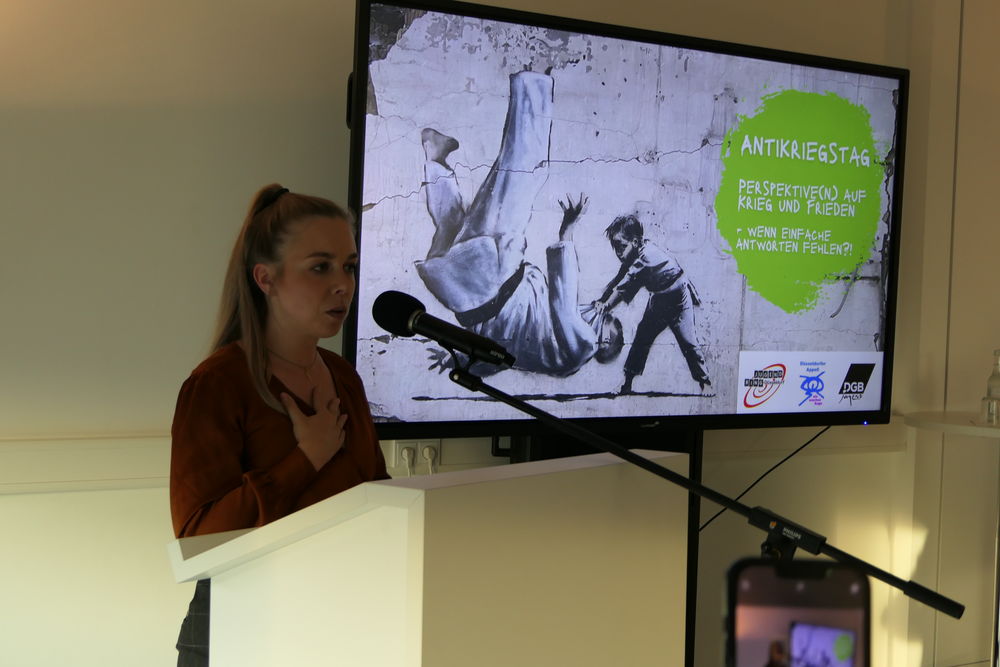 Laura von den Jungen Liberalen teilte ihre Gedanken zum Thema "Zerrissenheit". (Foto: youpod / Vivian)