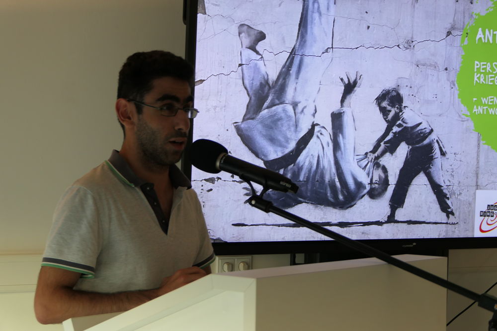 Für den düsseldorfer Jugendrat sprach Justin bewegende Worte. (Foto: youpod / Vivian)