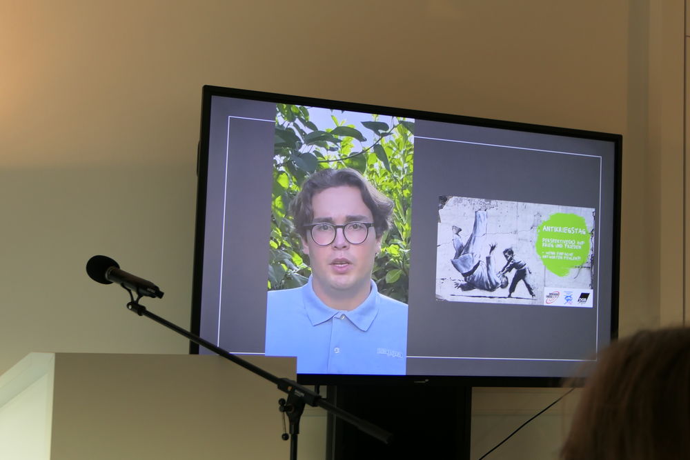 Philip von der DGB-Jugend meldete sich ebenfalls mit einem Video-Beitrag. (Foto: youpod / Vivian)