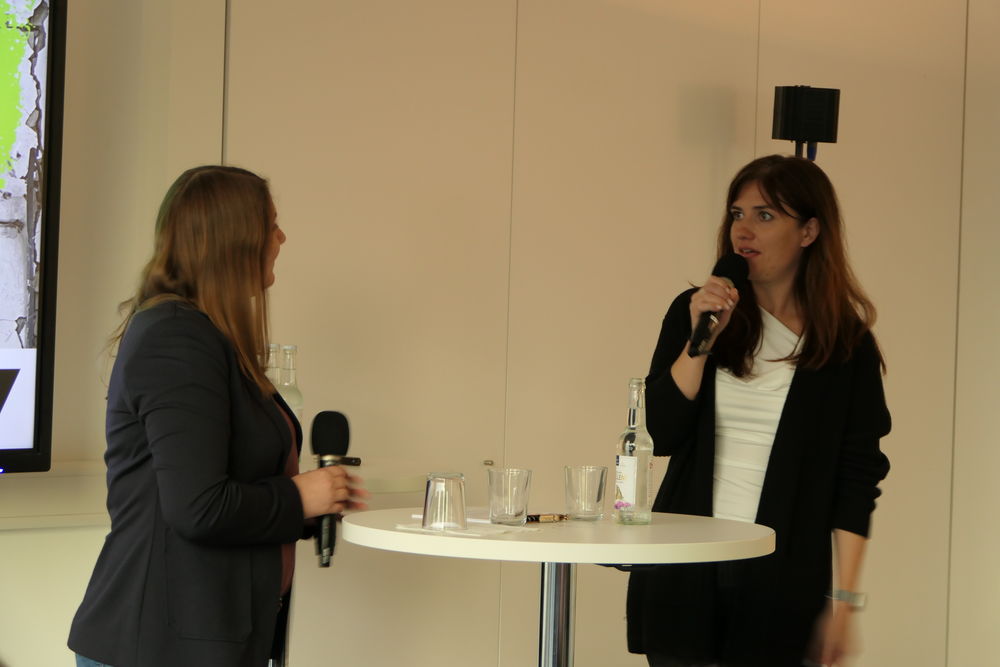 Im Gespräch erklärte Iryna Shum, was die Aufgaben des ukrainischen Konsulats sind. (Foto: youpod / Vivian)