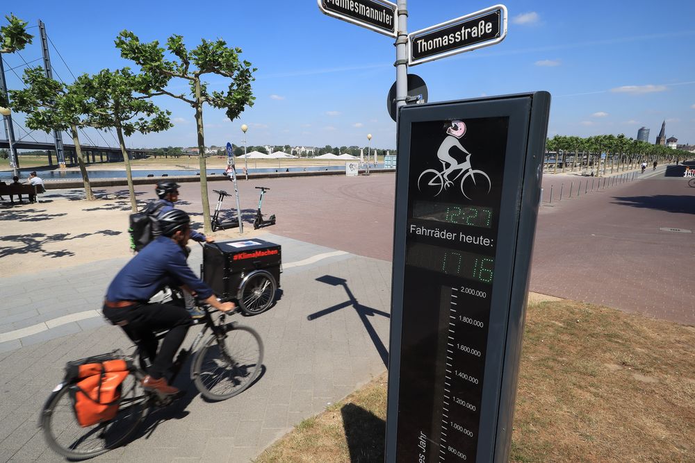 Stadtradeln: Düsseldorf ist die Nummer 1 in NRW 6238 aktive Radler*innen sorgten in Düsseldorf mit 1.325.688 Kilometern für den Spitzenwert in NRW. (Foto: Landeshauptstadt Düsseldorf/David Young)
