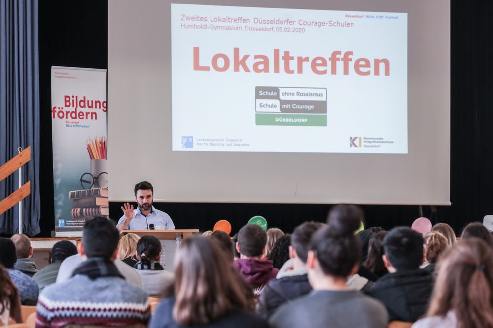 Viele Interessierte sind gekommen, um an dem Treffen teilzunehmen. (Foto: Landeshauptstadt Düsseldorf, Melanie Zanin) Viele Interessierte sind gekommen, um an dem Treffen teilzunehmen. (Foto: Landeshauptstadt Düsseldorf, Melanie Zanin)