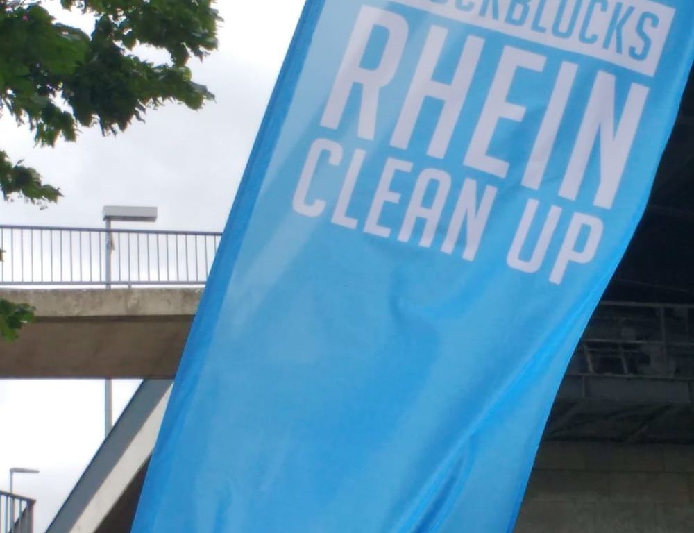 World Oceans Day - Clean-up am Rhein Der Treffpunkt an der Oberkasseler Brücke (c) Blockblocks Rhein Clean-up