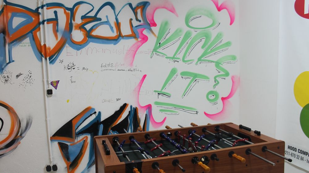 Auch sehr schön anzusehen ist, wie sich das leerstehende Ladenlokal verändert hat. Es sind immer mehr Graffiti dazu gekommen. (Foto: Jonathan) Auch sehr schön anzusehen ist, wie sich das leerstehende Ladenlokal verändert hat. Es sind immer mehr Graffiti dazu gekommen. (Foto: Jonathan)