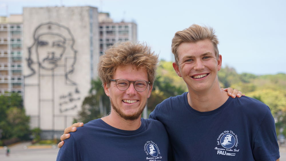 Kai Regener und Jens Künstler auf dem Platz der Revolution in Havanna. Foto: KUS Kai Regener und Jens Künstler auf dem Platz der Revolution in Havanna. Foto: KUS