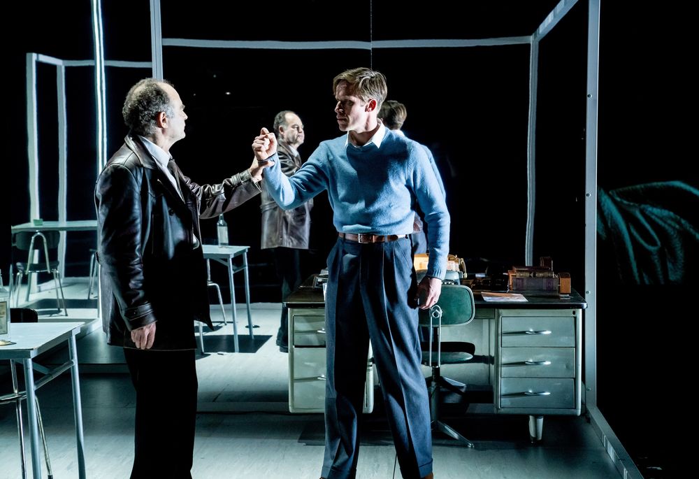 Die schmutzigen Hände – Auf dem Bild: Martin Reinke, Nikolaus Benda – Foto: Krafft Angerer