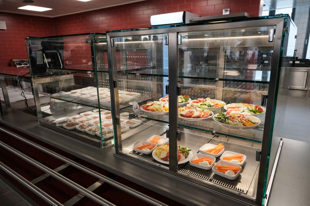 Die neue Mensa im Erweiterungsbau versteht sich als Cook-and-Chill-Küche. (Foto: Landeshauptstadt Düsseldorf/Michael Gstettenbauer)