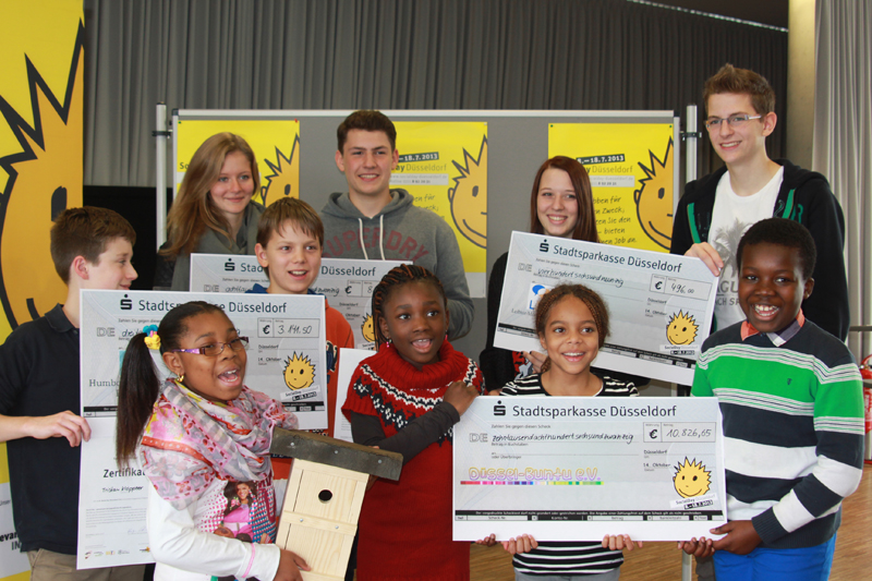Schüler sammeln mehr als 40.000 Euro Spenden beim Social Day Schüler sammeln mehr als 40.000 Euro Spenden beim Social Day