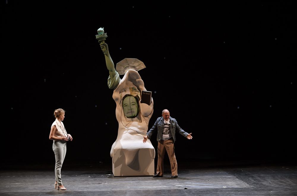 Caroline Peters, Burghart Klaußner – Foto: Sebastian Hoppe