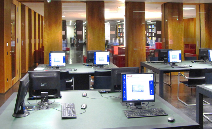 Neues Lernen rein digital: der Selbstversuch – ich sage, wie gut es ist Doch besser online lernen als mit Büchern? Unsere Autorin hat es ausprobiert. Rainer Sturm/pixelio.de