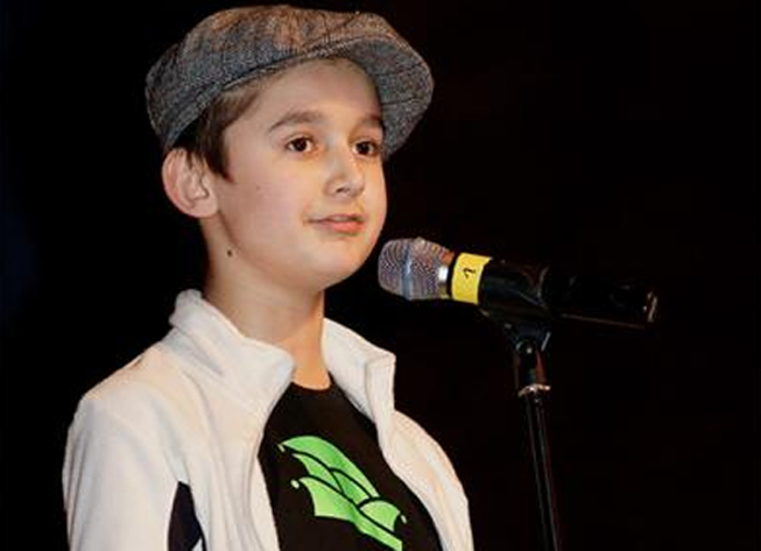 Johann stand bereits als Kind auf der Bühne. Mit neun Jahren erfand er Rogi. Pänz en de Bütt Johann stand bereits als Kind auf der Bühne. Mit neun Jahren erfand er Rogi. Pänz en de Bütt